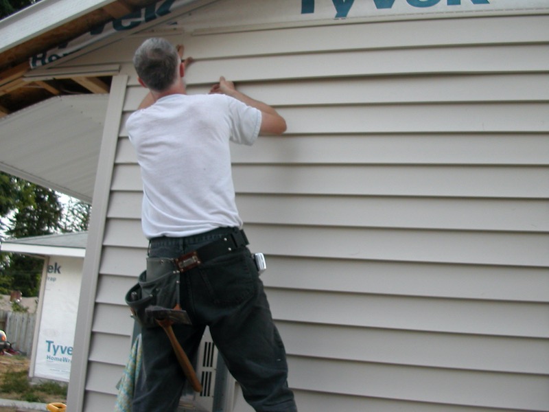 Installing vinyl siding