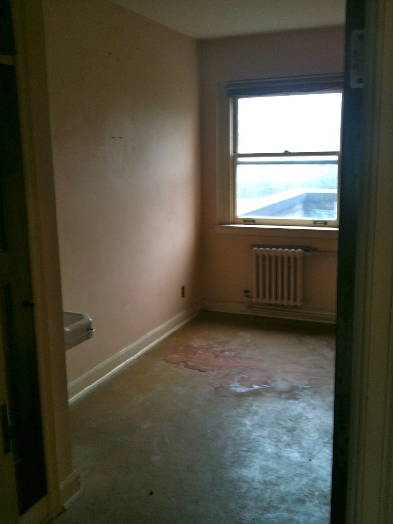 empty room with radiator and sink