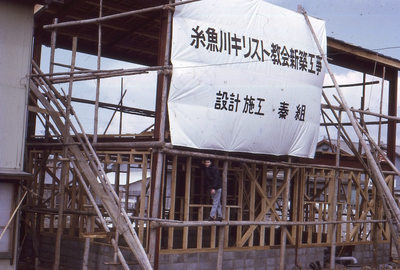 Larry on the building scaffolding